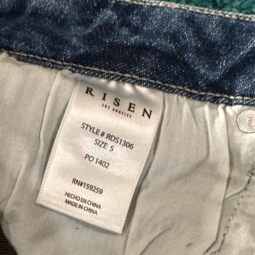 New RISEN JEANS Shorts - Picture 5 of 6